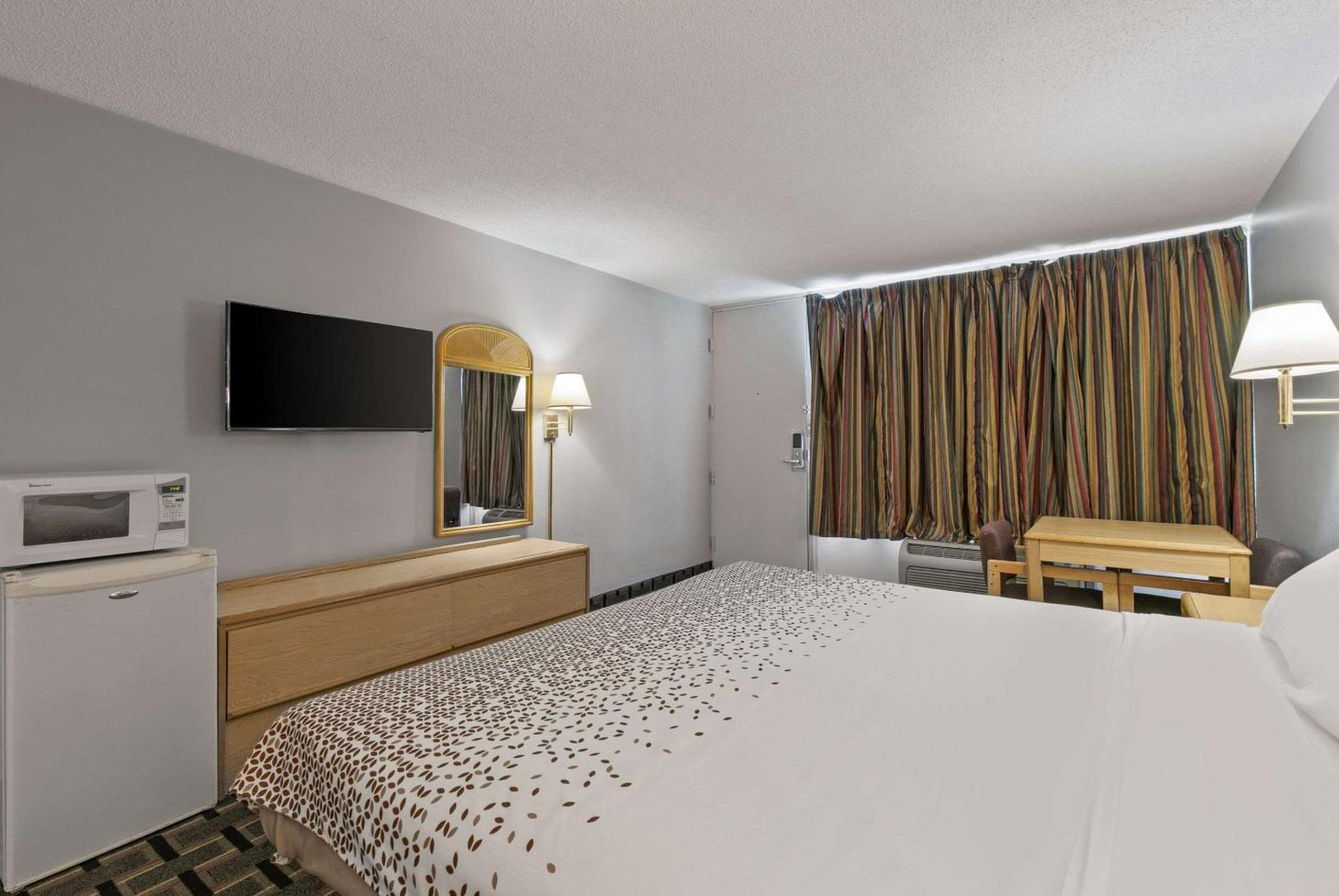 Econo Lodge เคล็มสัน ภายนอก รูปภาพ
